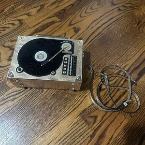 Vintage-Style Portable Turntable Speaker purse